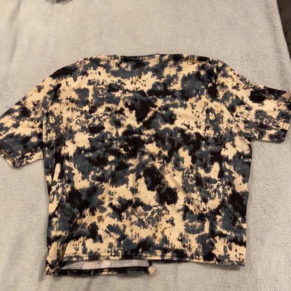 Prettylittlething tie dye print tie front crop top - Picture 4 of 6